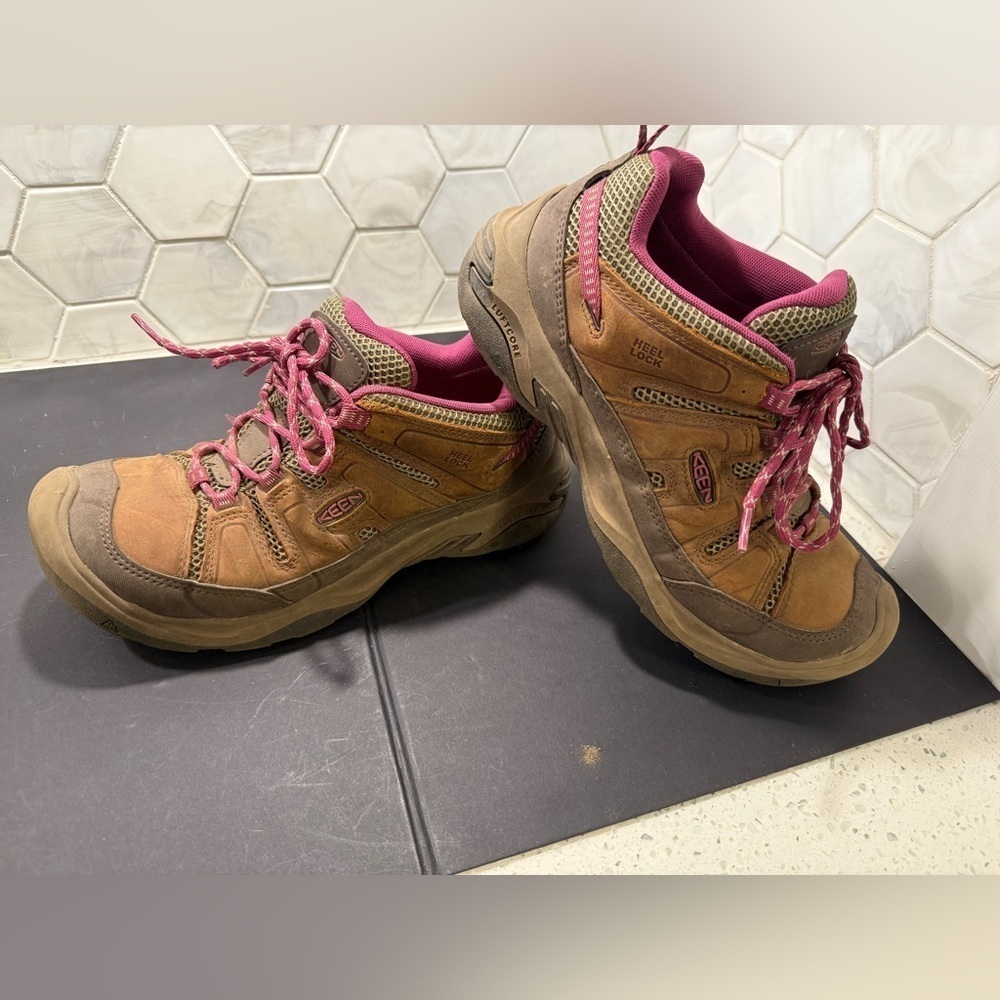 Keen Women's Circadia Vent Syrup/Boysenberry Hiking Shoes 1026778 Size 8.5